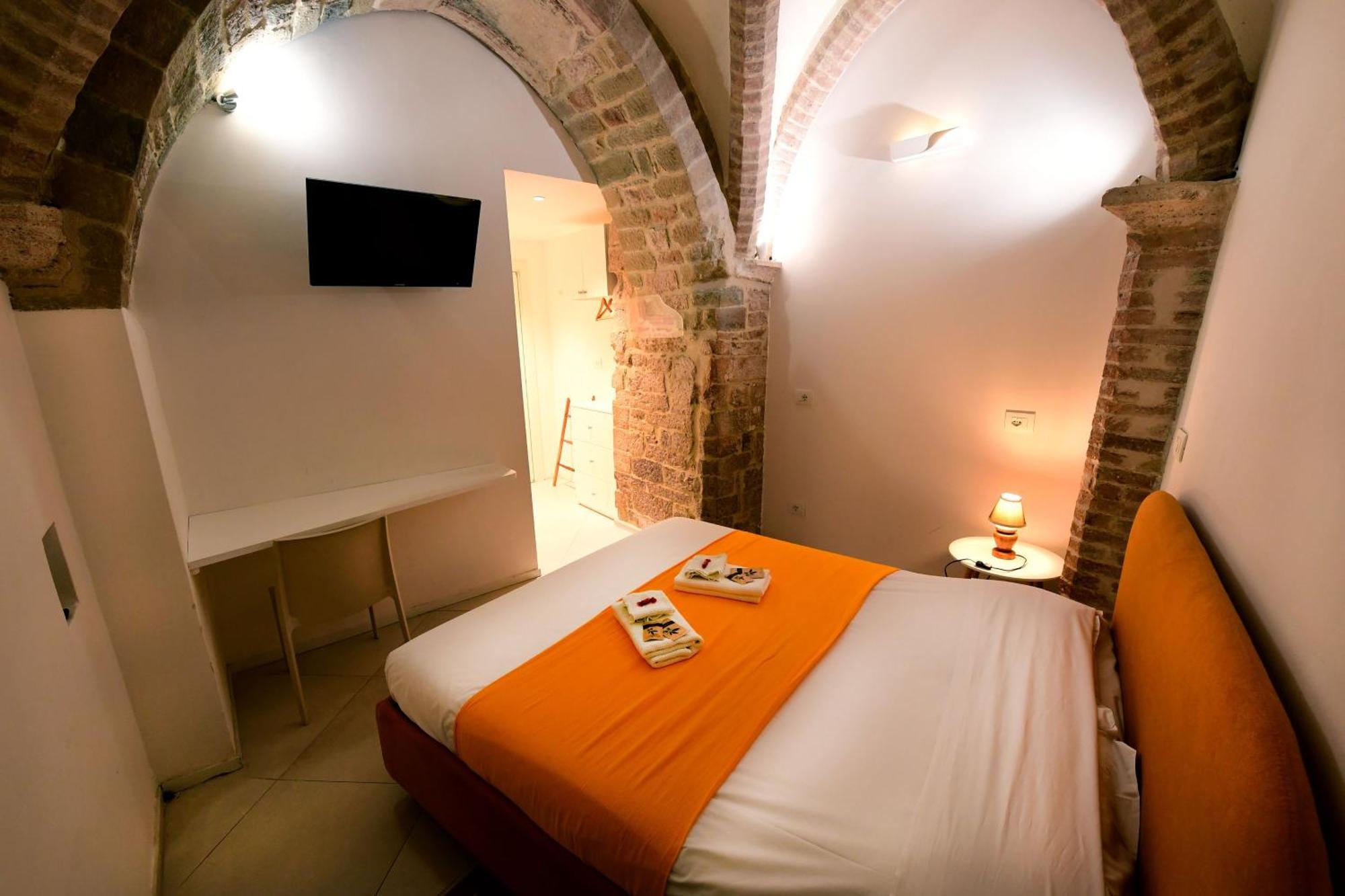 Little Italy Hostel Ex Chiesa S Donato Perugia Exteriér fotografie