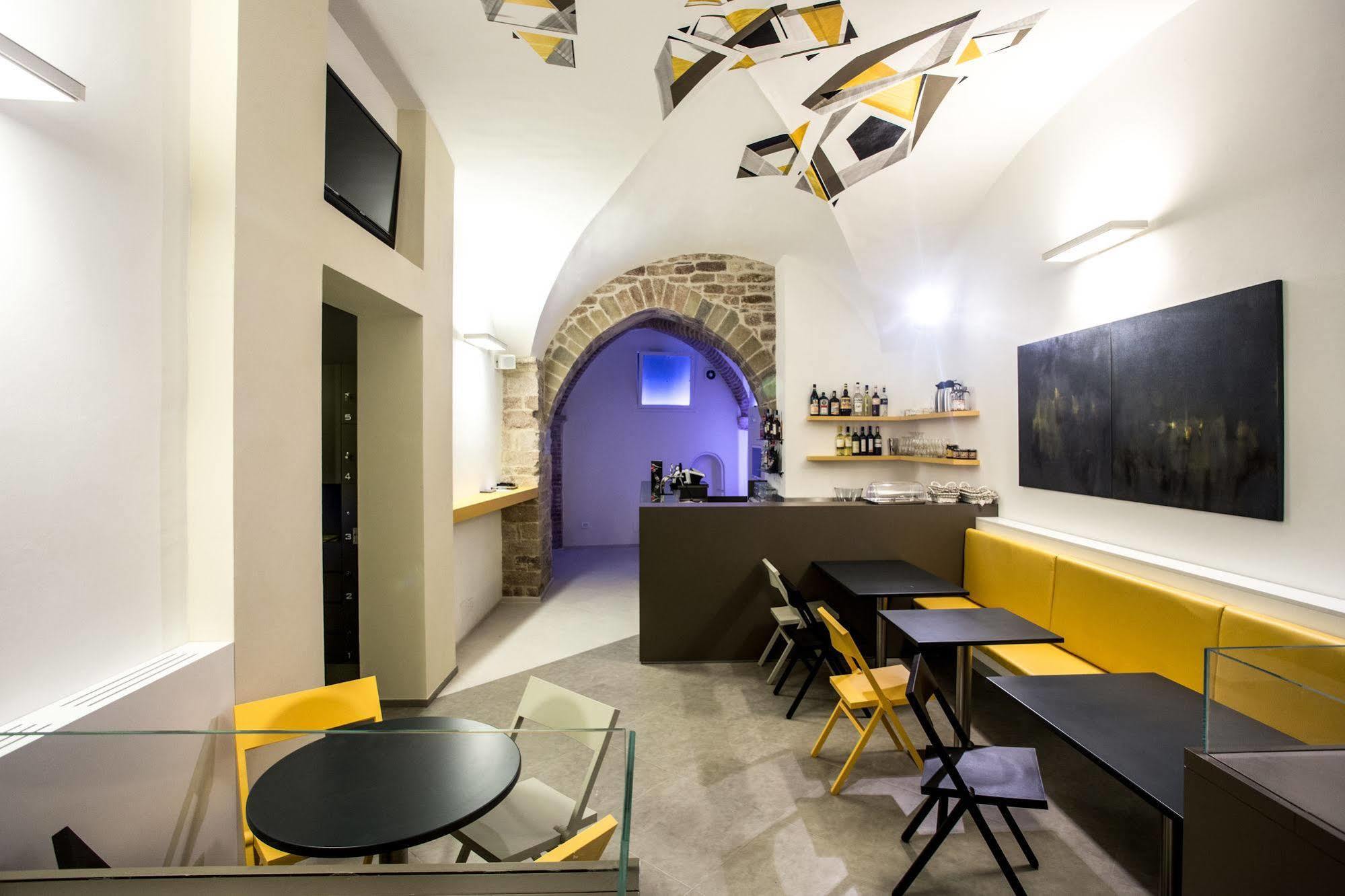 Little Italy Hostel Ex Chiesa S Donato Perugia Exteriér fotografie